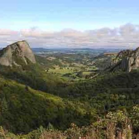 Вилла La Grange De La Gratade Rochefort-Montagne Экстерьер фото