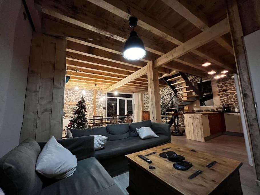 Вилла La Grange De La Gratade Rochefort-Montagne Экстерьер фото