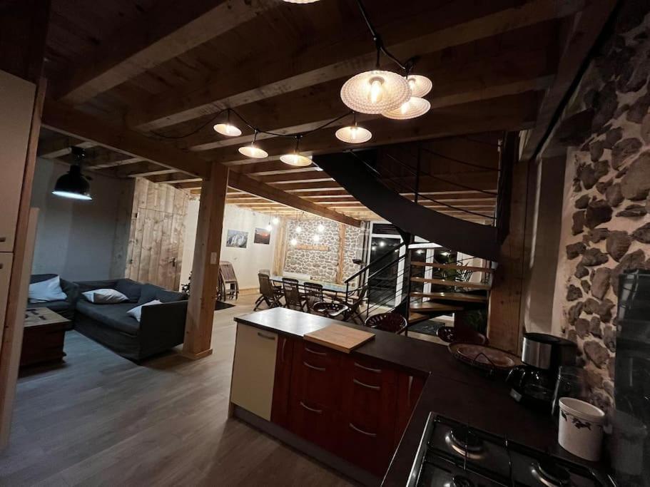 Вилла La Grange De La Gratade Rochefort-Montagne Экстерьер фото