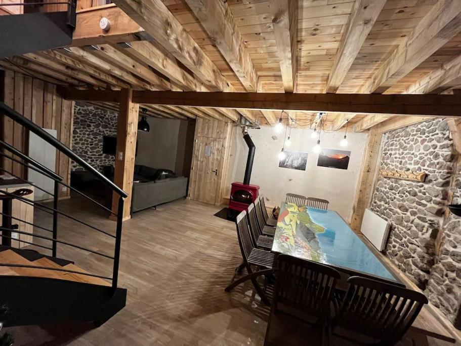 Вилла La Grange De La Gratade Rochefort-Montagne Экстерьер фото