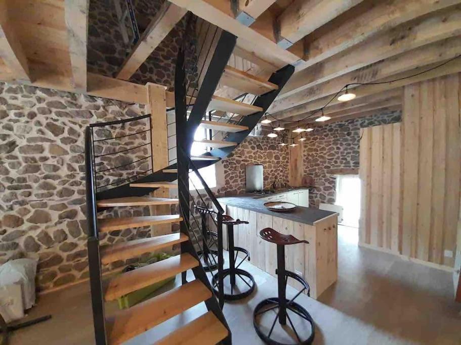 Вилла La Grange De La Gratade Rochefort-Montagne Экстерьер фото