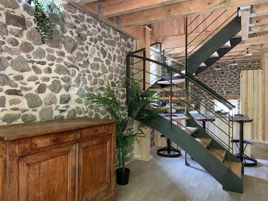 Вилла La Grange De La Gratade Rochefort-Montagne Экстерьер фото