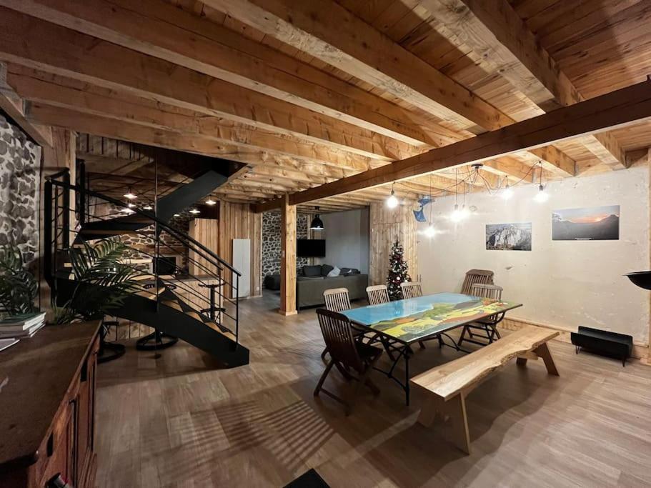 Вилла La Grange De La Gratade Rochefort-Montagne Экстерьер фото