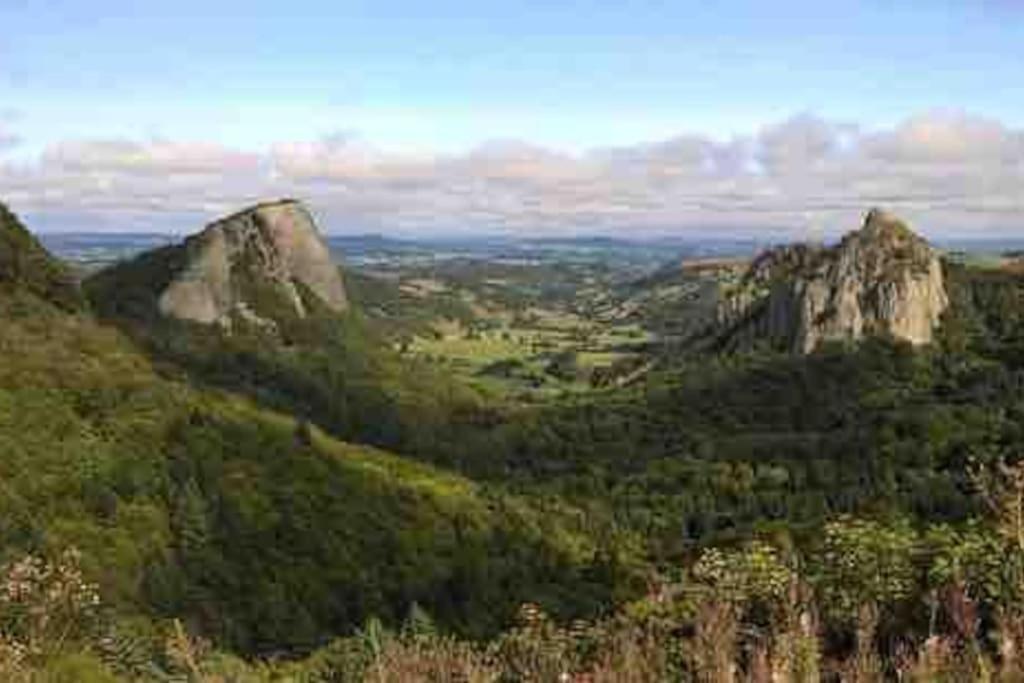 Вилла La Grange De La Gratade Rochefort-Montagne Экстерьер фото