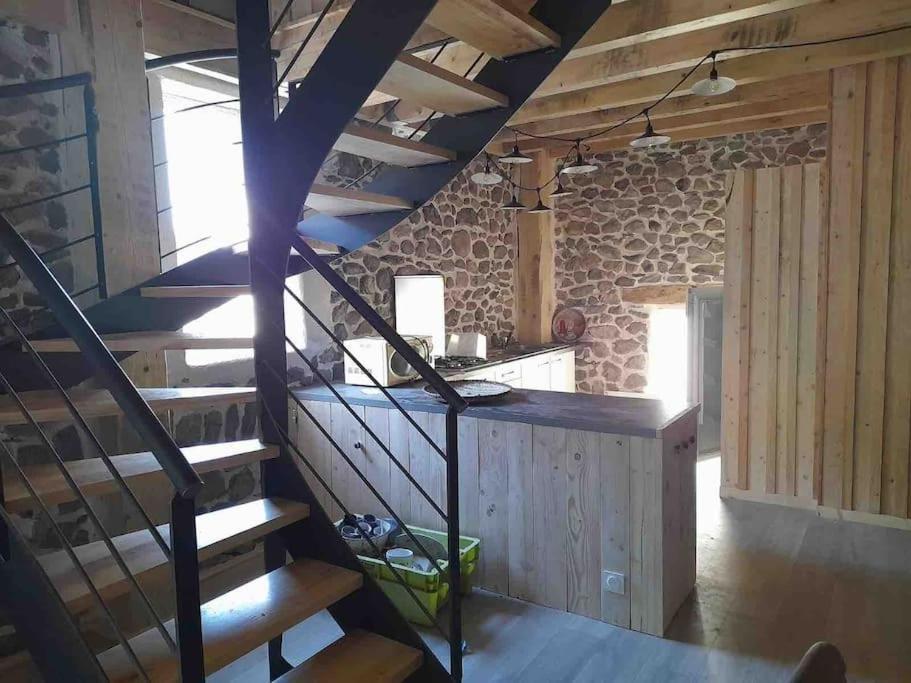 Вилла La Grange De La Gratade Rochefort-Montagne Экстерьер фото