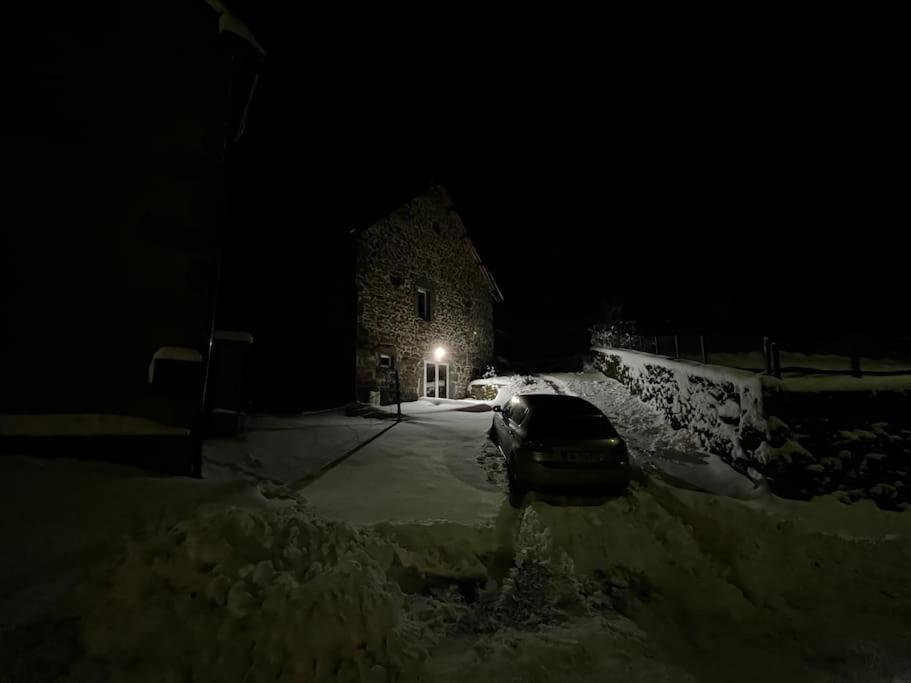 Вилла La Grange De La Gratade Rochefort-Montagne Экстерьер фото
